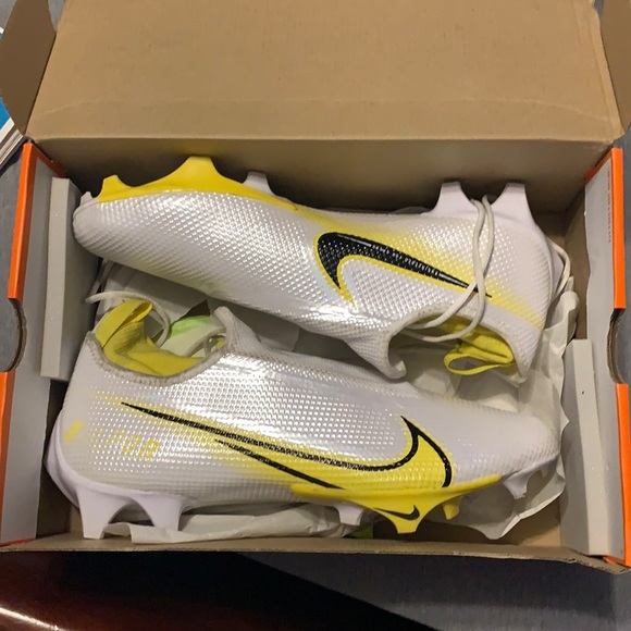 Athletic_Shoes